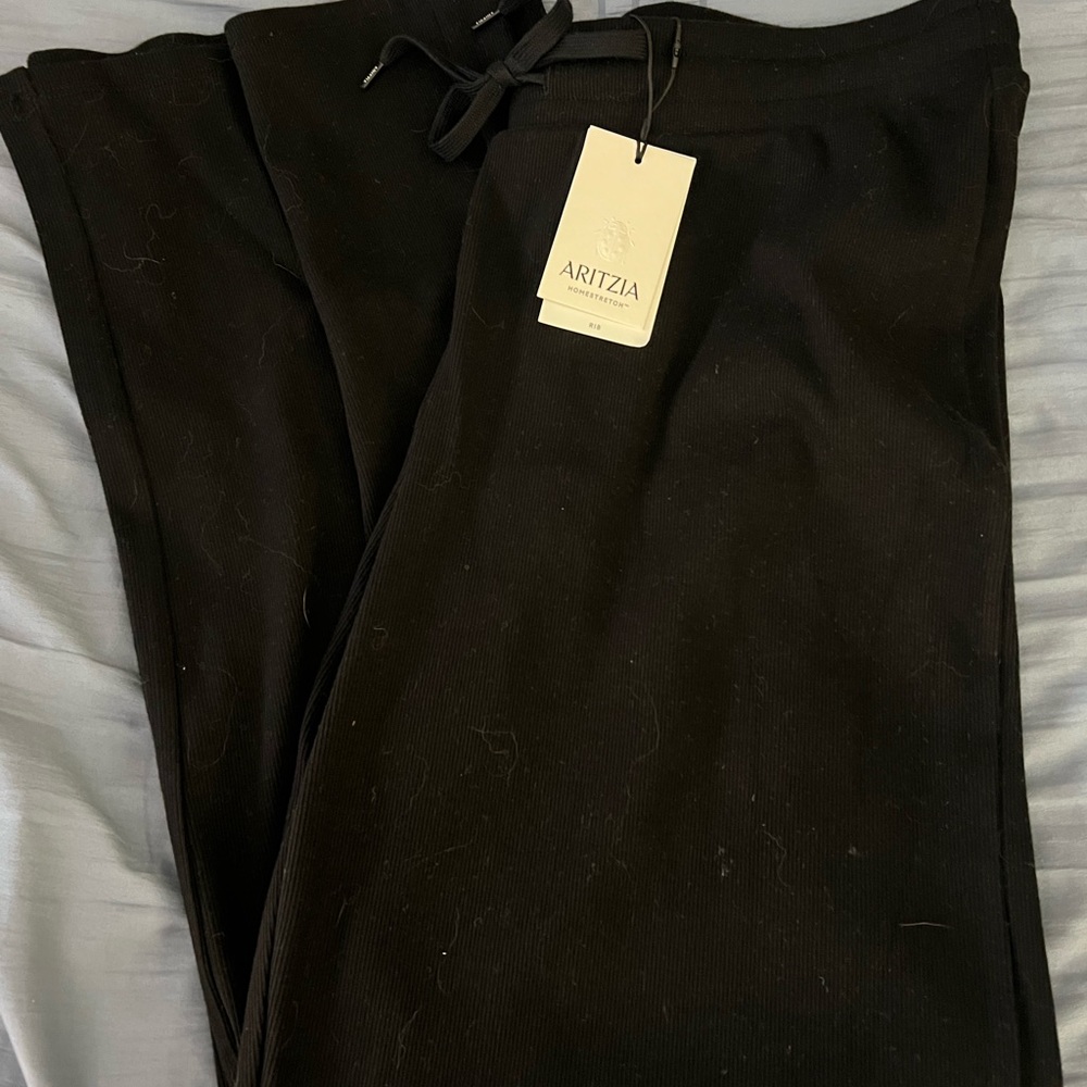 Aritzia Women’s Black Kickback Drawstring Pants